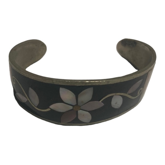 Vintage Alpaca Silver Black Inlaid Mother of Pearl Flower Cuff Bracelet - Picture 9 of 10